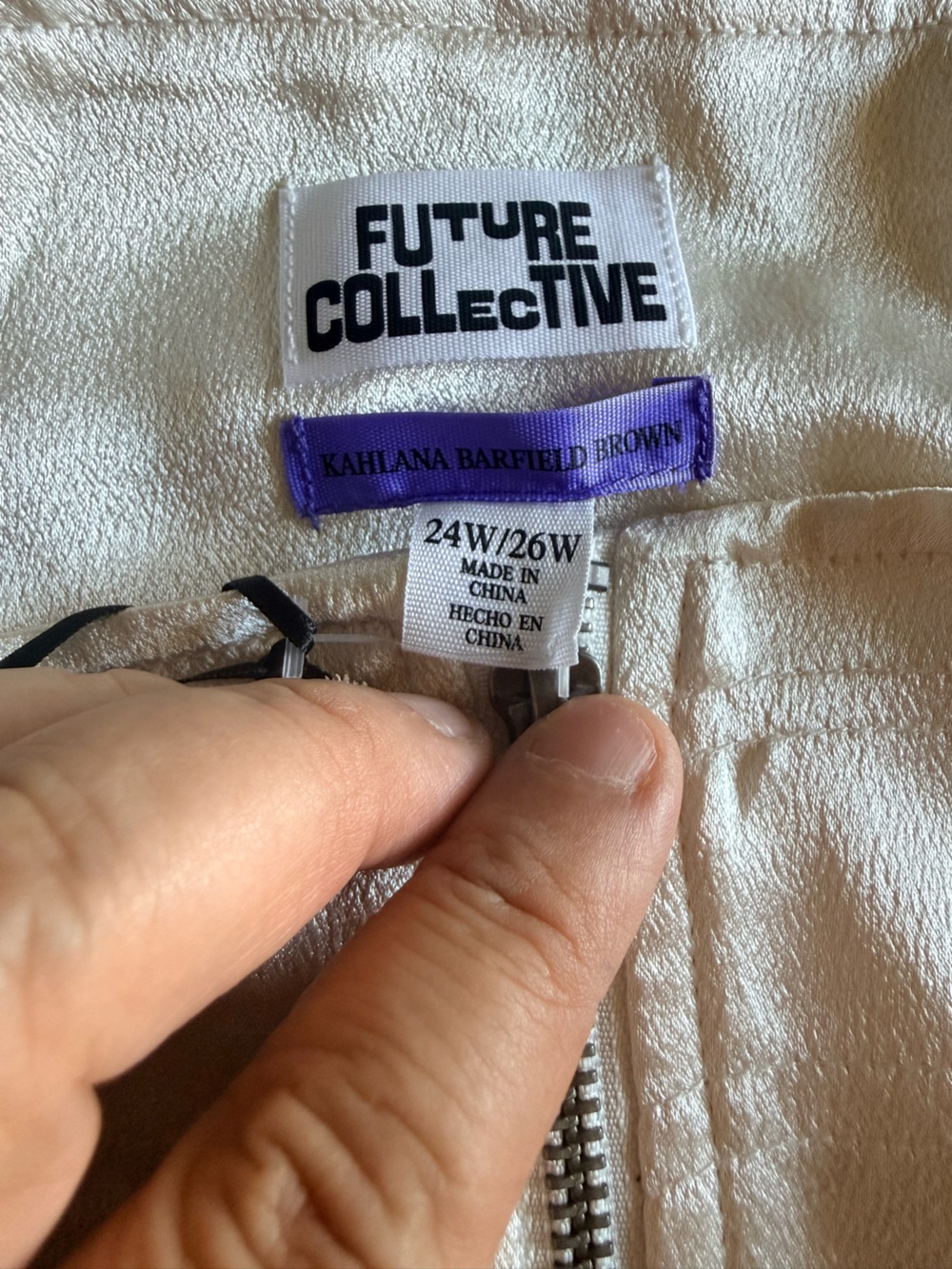 FUTURE COLLECTIVE Kahlana Barfield Satin Cream Zip-Up Corset.
Size 24W/26W - Picture 5 of 15